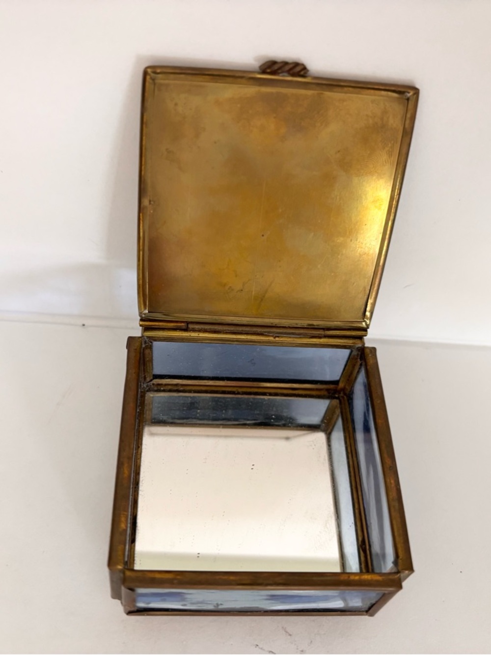 Vintage Celestial Themed Handcrafted Via Vermont Glass and Brass Trinket Box - Picture 7 of 11